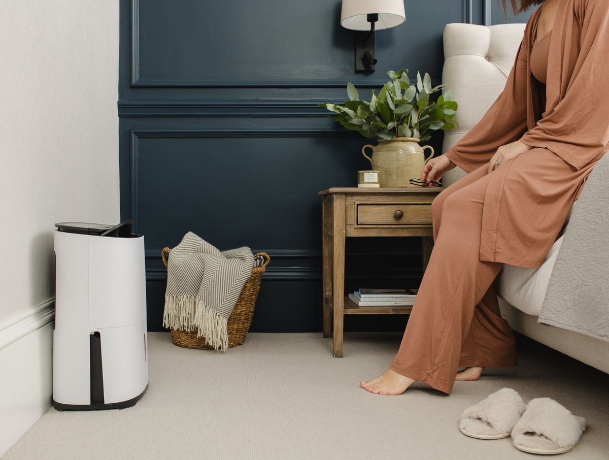 Meaco Arete® One Luftentfeuchter im Schlafzimmer für gesunde Luft und Schimmelprävention.